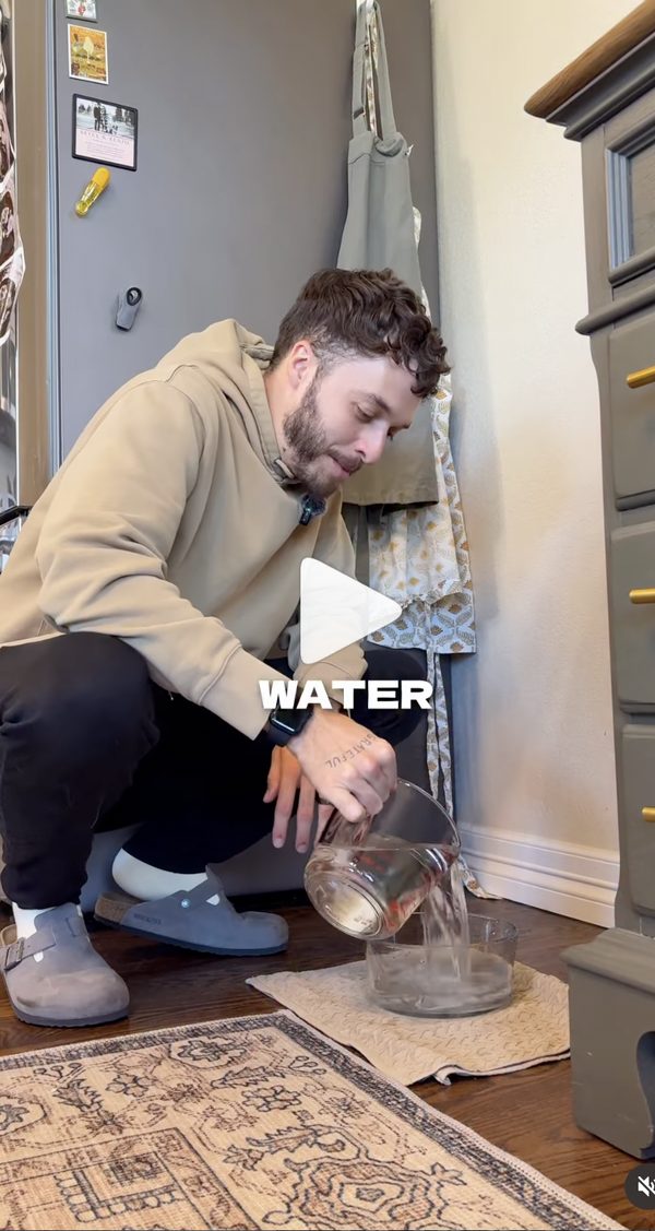 Cleaning a dog's water bowl